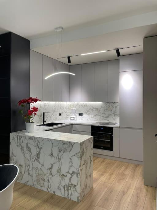 Angry Architects Apartment01 Тирана Екстериор снимка
