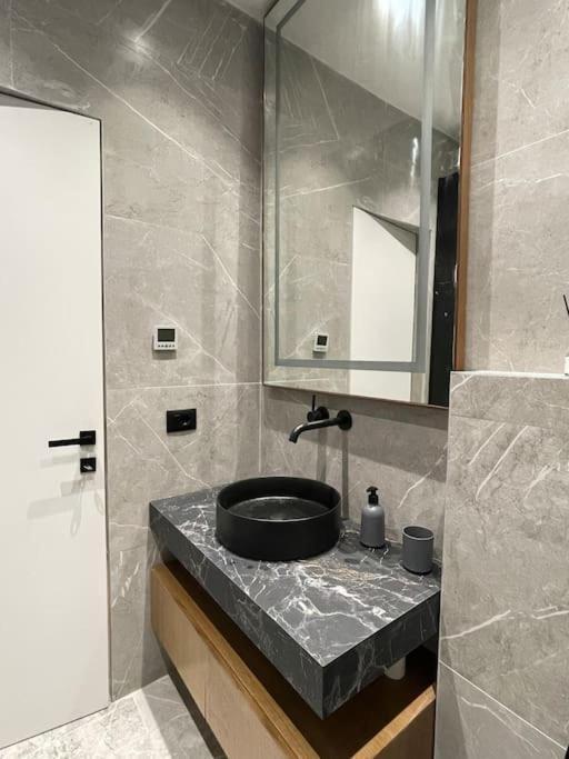 Angry Architects Apartment01 Тирана Екстериор снимка